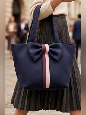 Ultra cute 🥰 Crush it, bow bag - Navy Tote with Pink and Plum Bow